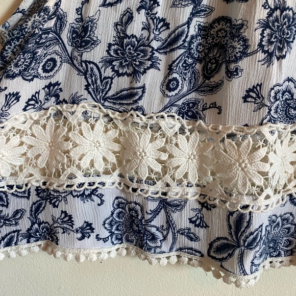 Flowy cropped top - Picture 2 of 4